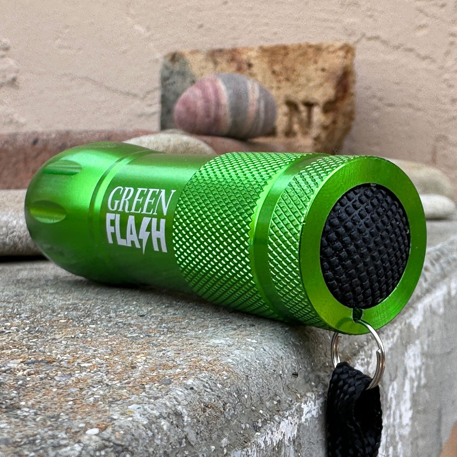 Green Flash Ultra-Bright Beachcombing Flashlight – Beachcombing
